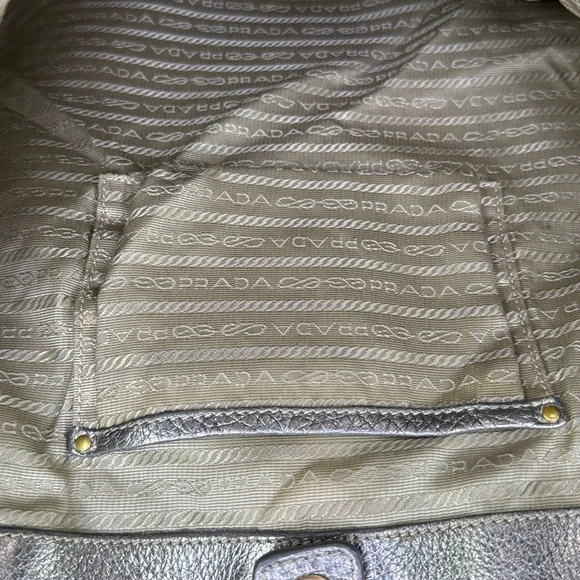 💥PRADA - Silver Metallic Vitello Daino Leather Shoulder Bag BN1346 - 136U894 - Picture 16 of 17